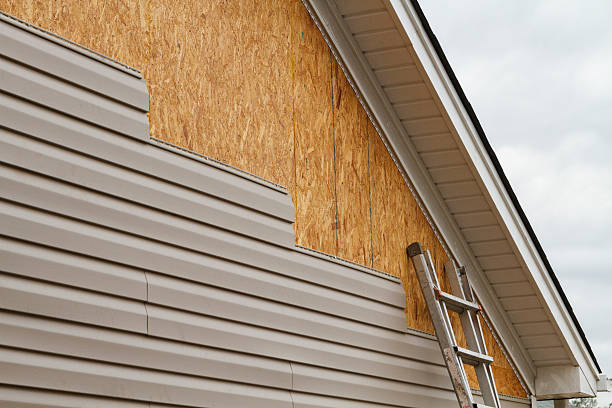 Professional Siding Contractor technician working in Geneva, OH
